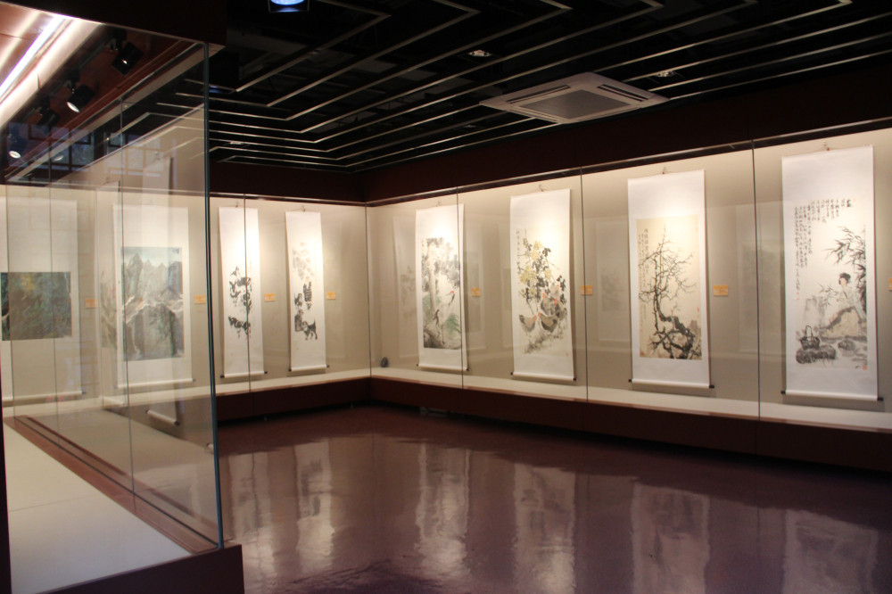 己亥元宵佳节之日,"人文萧山"诗书画印展览在杭州国画院美术馆开幕.